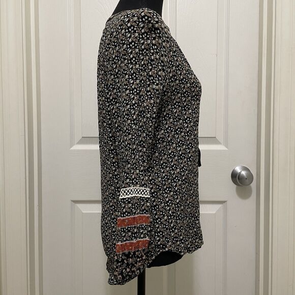 Mason & Belle Boho Blouse‎ Black Ditsy Floral V-Neck Shirt Tassels Women's Small - Picture 2 of 8